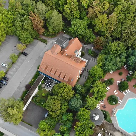 Hotel Zur Therme 3*