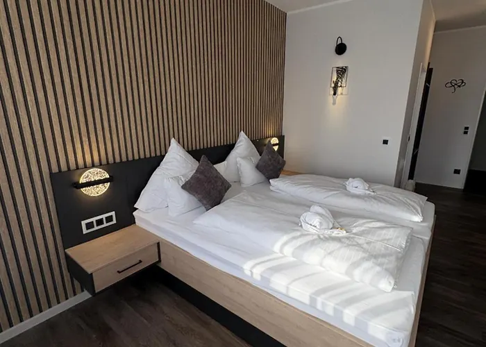 Zur Therme فندق 3*