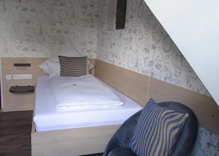 Zur Therme 3*